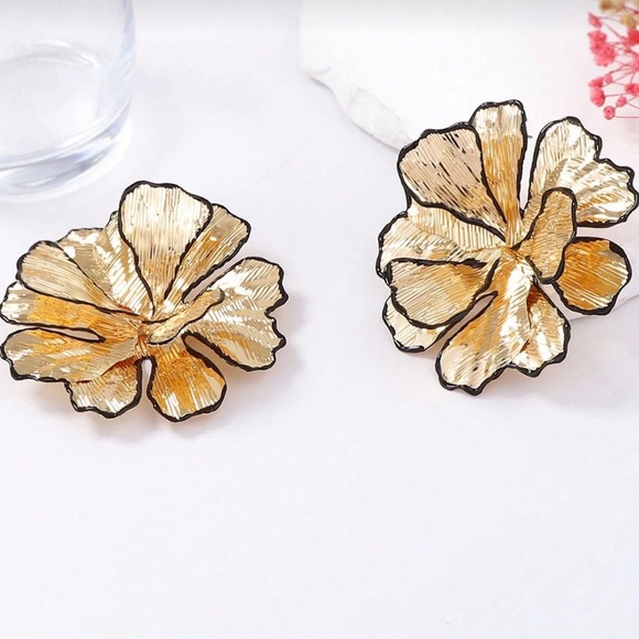 Zara Gold Flower Petal Earrings - Picture 2 of 5